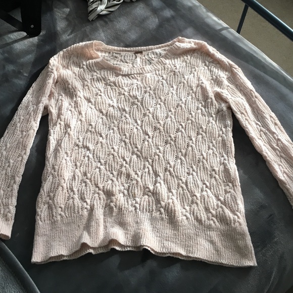 Free People pink ribbed sweater.