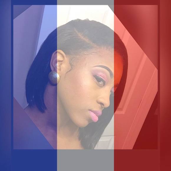 Meet your Posher, Lloyona - Picture 1 of 1