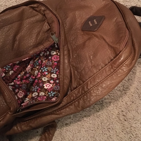 Brown leather backpack - Picture 2 of 4