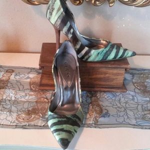 NWOT  Sassy Guess heels