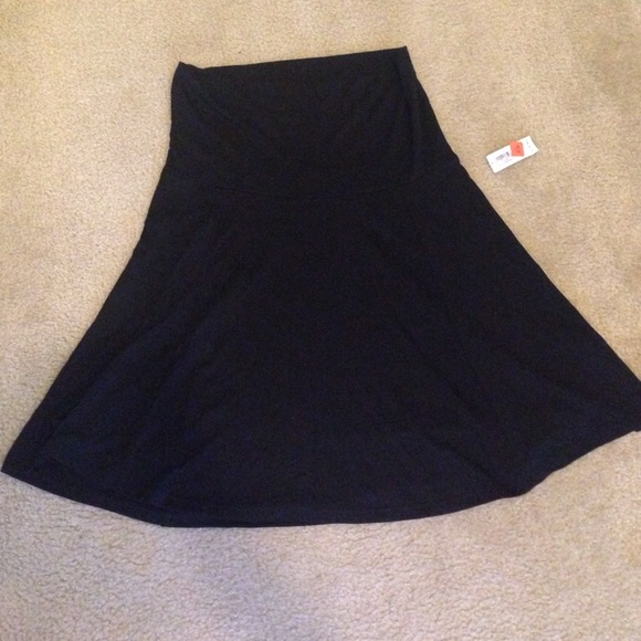 NWT Maternity Old Navy black flared skirt