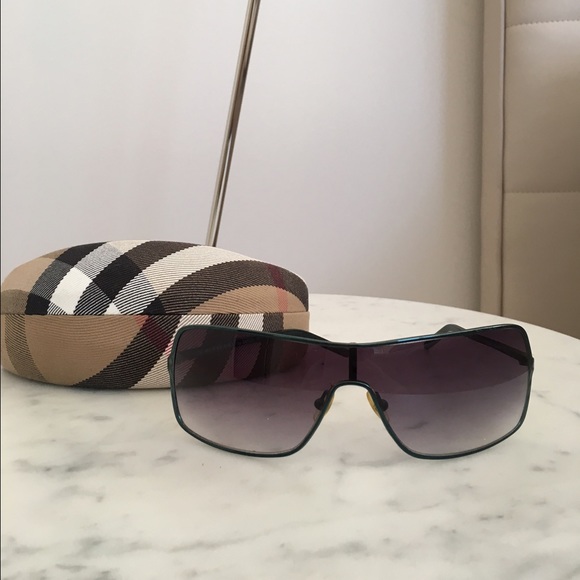 Burberry Accessories - *SOLD* Burberry Aviator Sunglasses