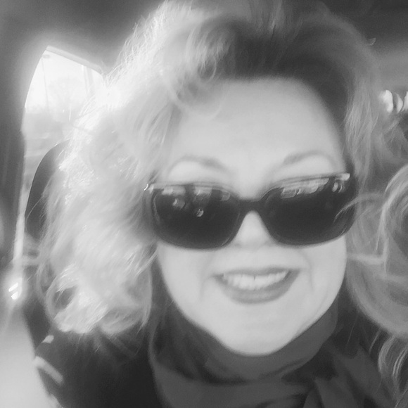 Meet your Posher, Cydney - Picture 2 of 2