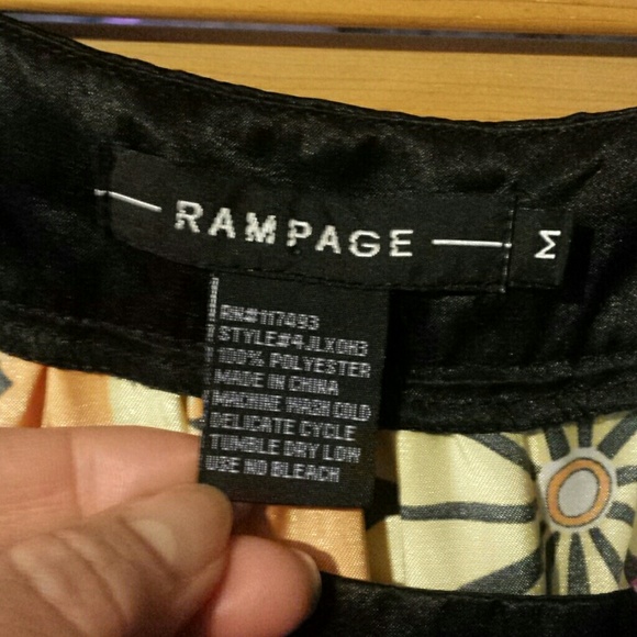 Flowered fancy tank top - Picture 3 of 4