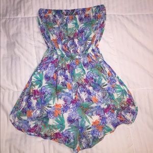 Multi-colored tropical pattern strapless romper