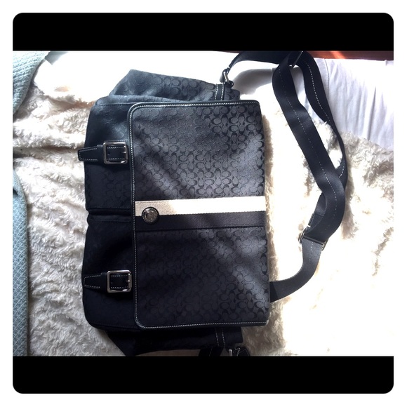 Authentic Coach messenger/lap top bag - Picture 1 of 4