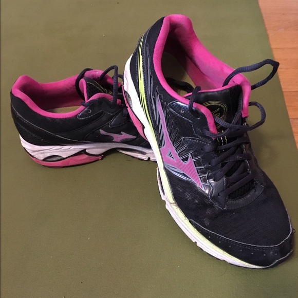 Mizuno running shoes