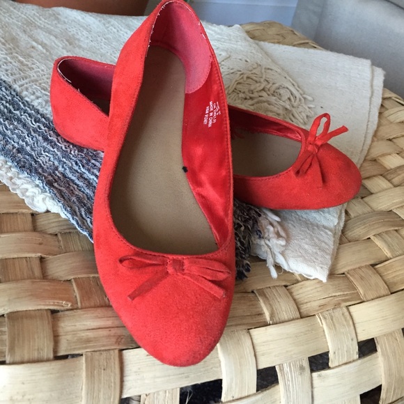 Super cute imitation suede flats, barely worn