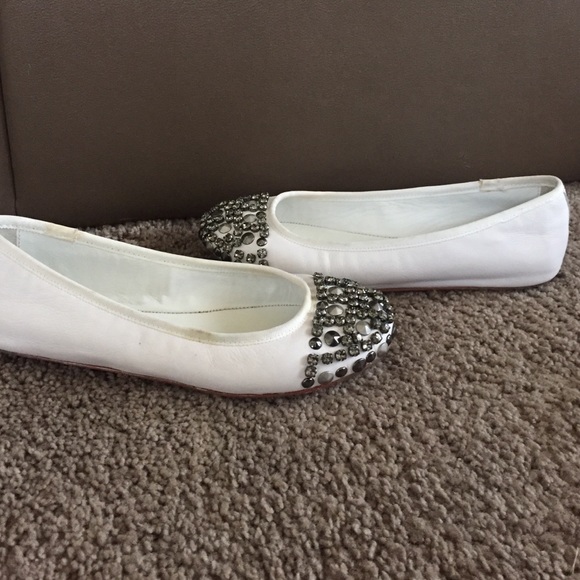 White flats - Picture 2 of 3