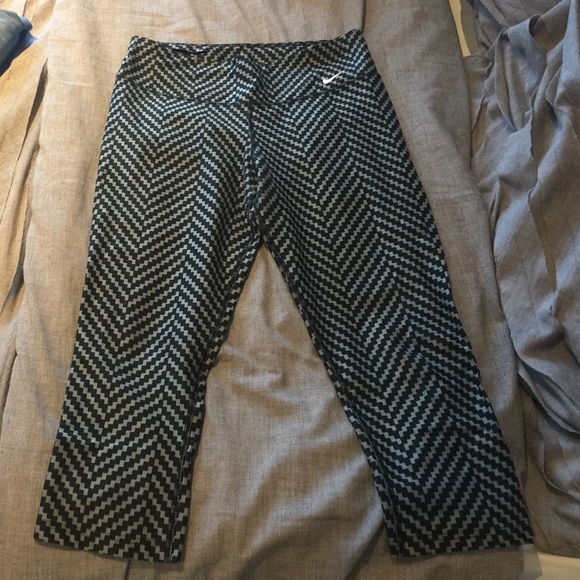 Nike Legend Legging crop size M