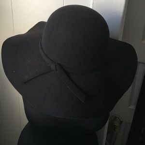 Black floppy felt hat