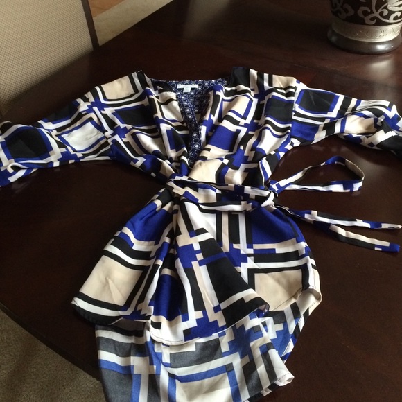 New York & Co polyester and spandex long blouse