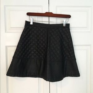 BLACK QUILTED PLEATHER SKIRT