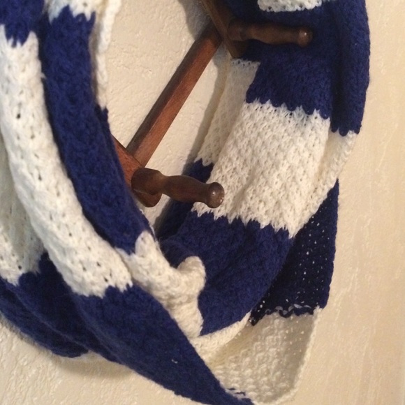 Infinity scarf - Picture 2 of 3