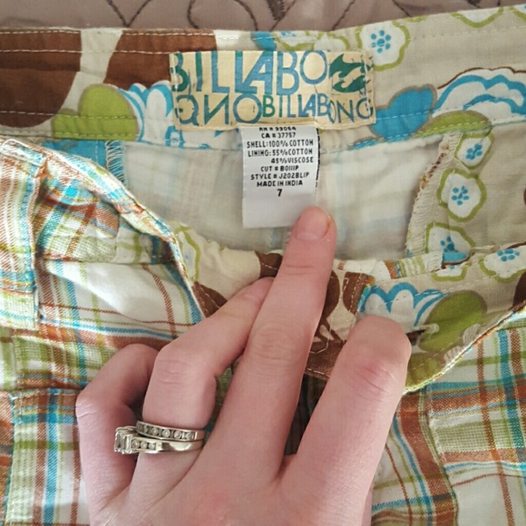 Billabong plaid shorts - Picture 2 of 3