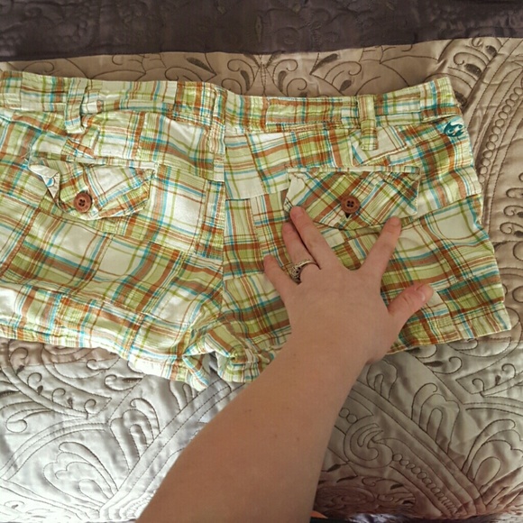 Billabong plaid shorts - Picture 3 of 3