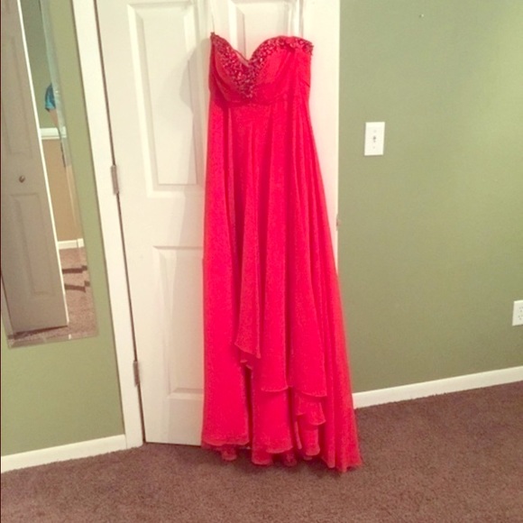 Beautiful red prom dress!