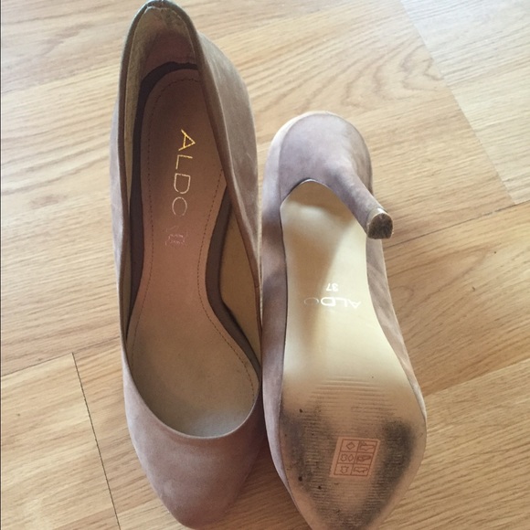 Nude suede Aldo heels size 37. Hardly worn. - Picture 1 of 3