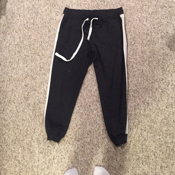 AMERICAN EAGLE SWEATS - Picture 1 of 4