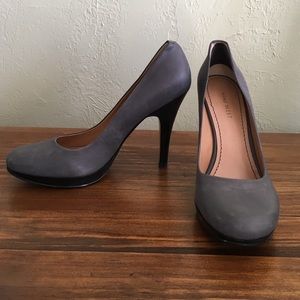 Nine West grey leather pumps/heels size 8
