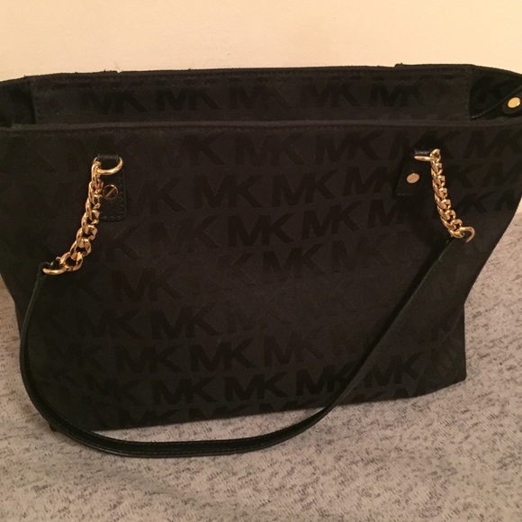 Authentic Michael Kors Handbag. Prices negotiable.