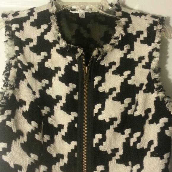 CABIN BLACK AND WHITE VEST - Picture 2 of 4