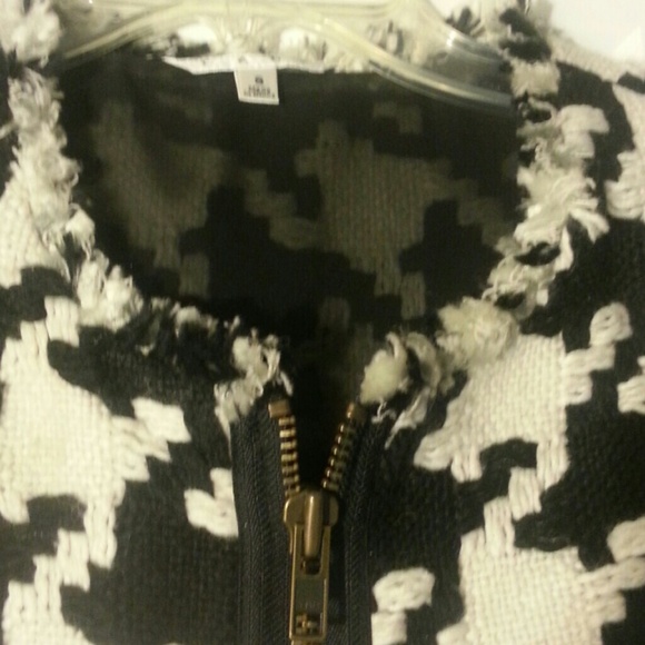 CABIN BLACK AND WHITE VEST - Picture 3 of 4