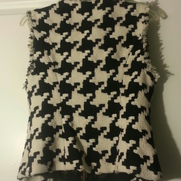 CABIN BLACK AND WHITE VEST - Picture 4 of 4