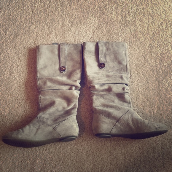 Light grey UGG boots
