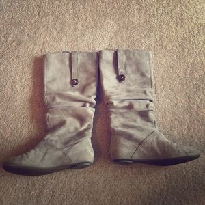 Light grey UGG boots