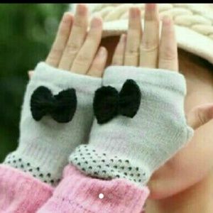 NEW GRAY FINGERLESS WOMEN'S GLOVES