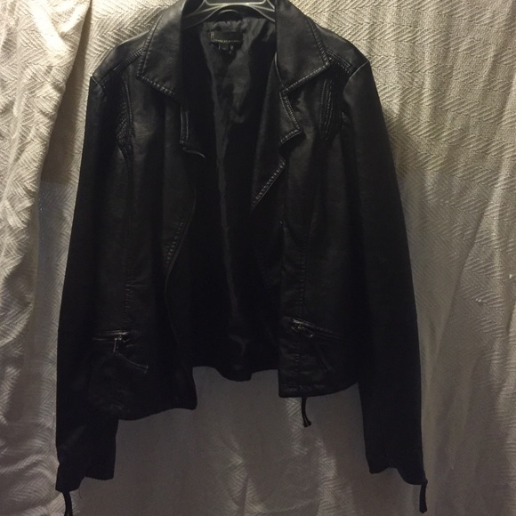 Sz.large Black leather jacket by jeans by buffalo
