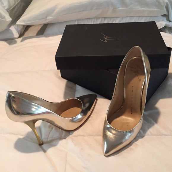 Giuseppe Zanotti Shoes - 😛 FLASH SALE 😛 GIUSEPPE ZANOTTI gold heels 😍
