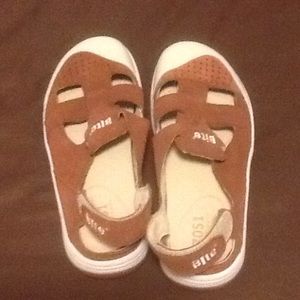 Bite sandals