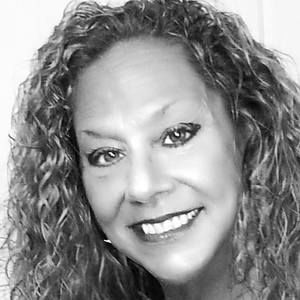 Meet your Posher, Mia