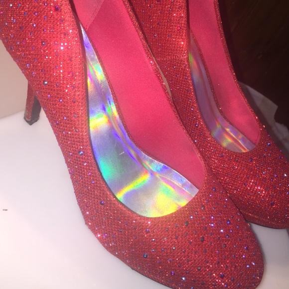 Red Heels - Picture 1 of 3