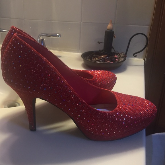 Red Heels - Picture 3 of 3