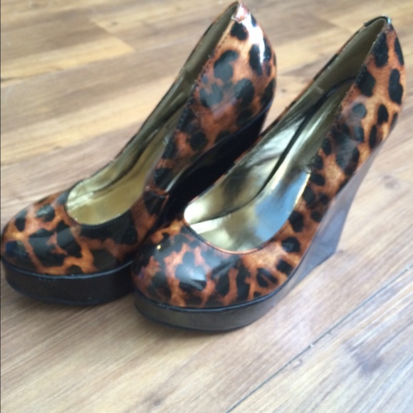 Sold Steve Madden leopard wedge heels flash sale - Picture 2 of 3