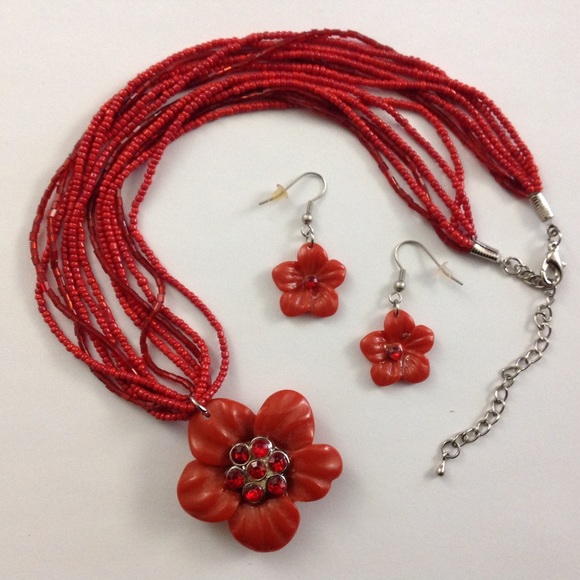 Jewelry - Beautiful Flower statement necklace & earrings