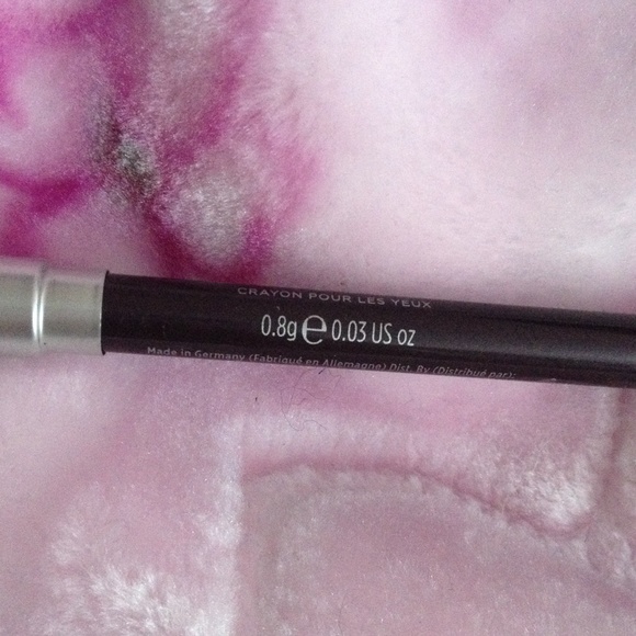 UD Eyeliner - Picture 2 of 3