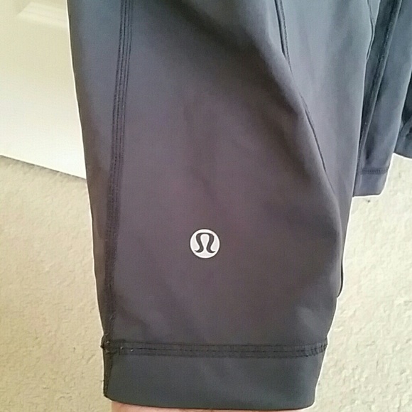 SOLD!!! Lululemon Top Size 6 - Picture 3 of 3