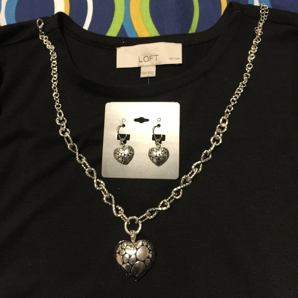 Necklace and earrings set - Picture 1 of 1