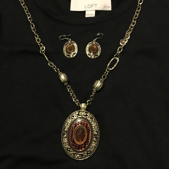Necklace and earrings set