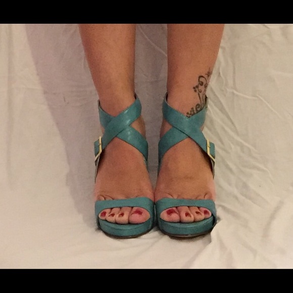 Strappy  Michael Antonio heels - Picture 3 of 4