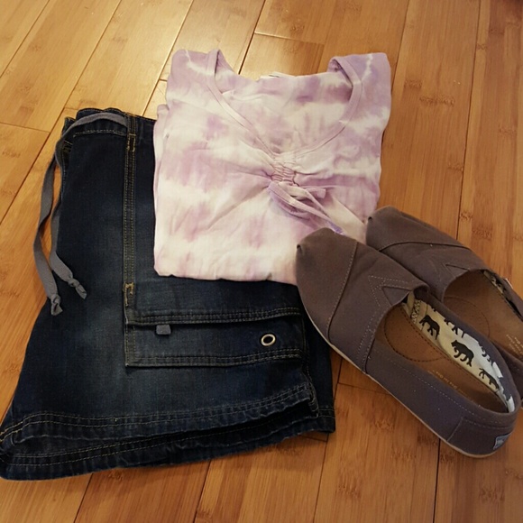 *Sold in bundle*Maternity denim shorts