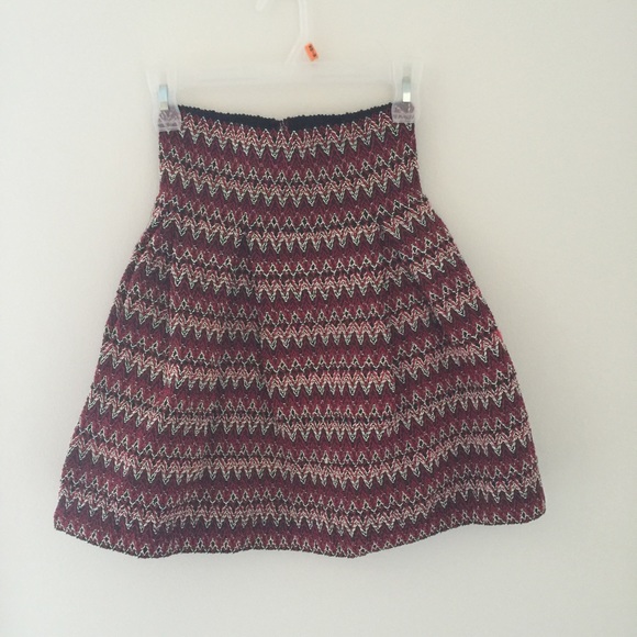 NWOT H&M Textured Skirt.