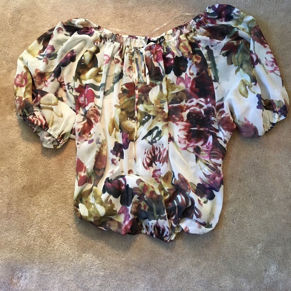 Ana floral sheer blouse. - Picture 5 of 5