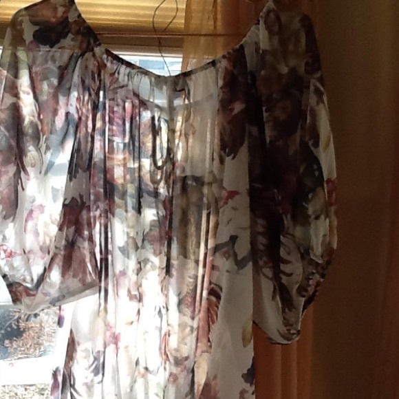 Ana floral sheer blouse. - Picture 4 of 5