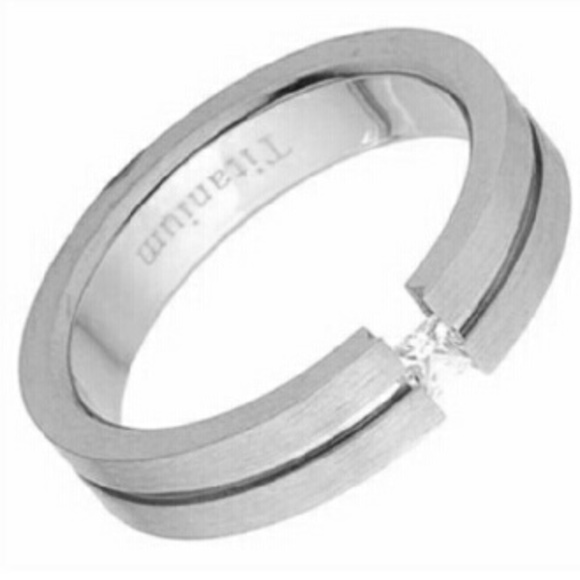 Titanium ring - Picture 2 of 2