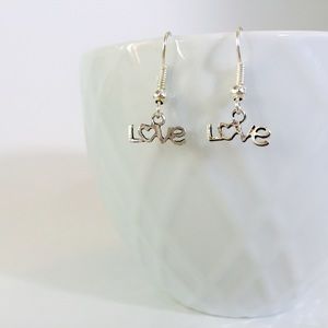 ❤️ Dainty "love" earrings